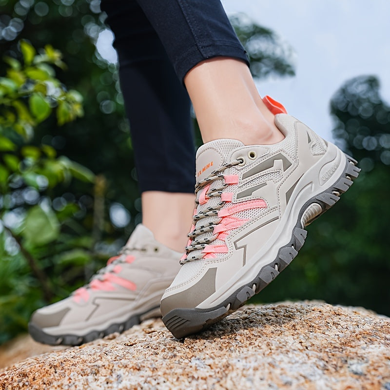 Descubre nuestros nuevos zapatos para mujer, ideales para escalada y montañismo de ocio. Su diseño moderno, antideslizante y resistente al desgaste te garantiza seguridad y estilo en cada aventura. ¡Conquista cualquier terreno!