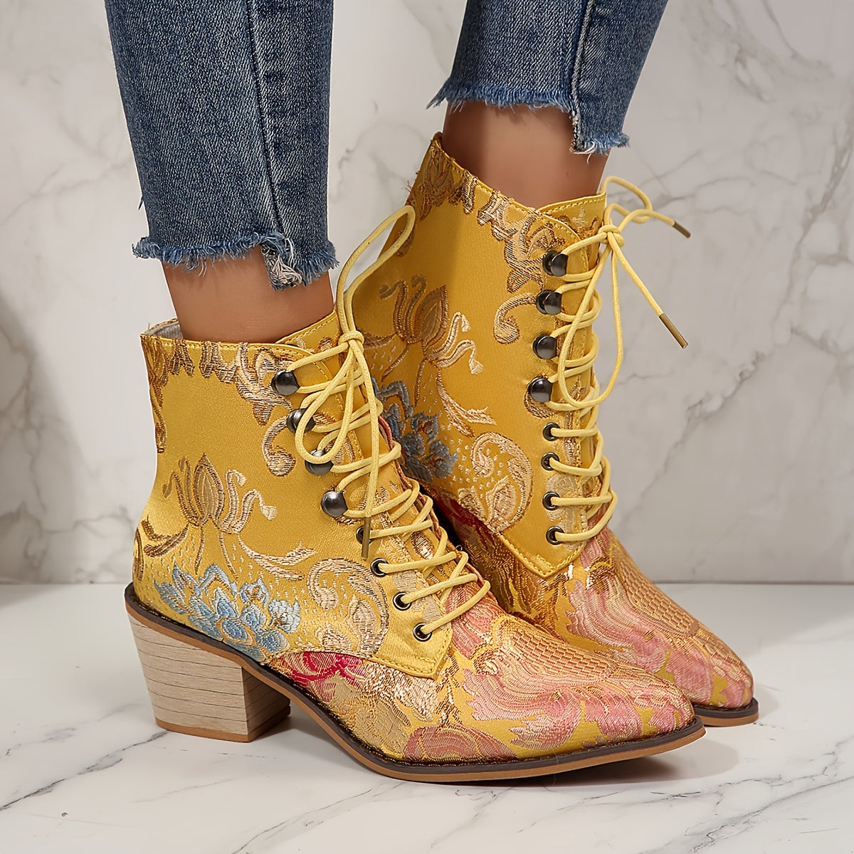 🌹 Botines con Bordado Floral y Tacón Alto para Mujer – Encanto Europeo y Pasos con Personalidad 🌹