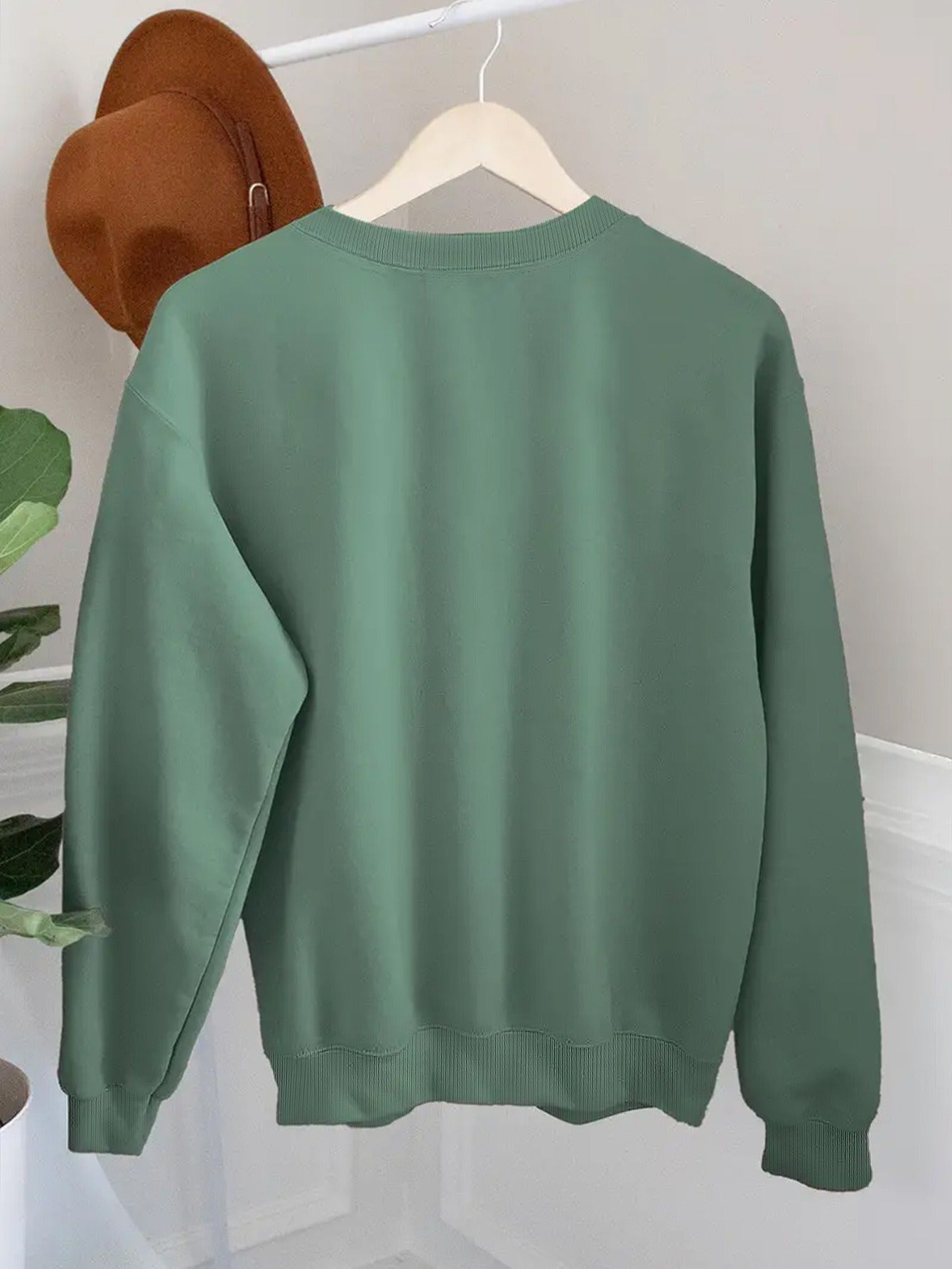 🐾 Sudadera Blanca de Cuello Redondo para Mujer con Ilustración de Gato – Estilo Casual y Divertido para Todos los Días 🐾