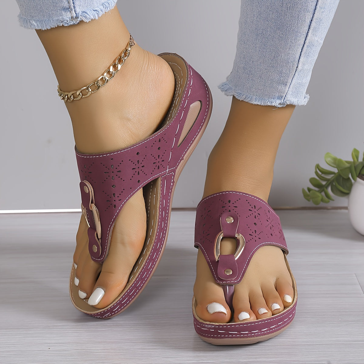 Chanclas elegantes con tacón de cuña
