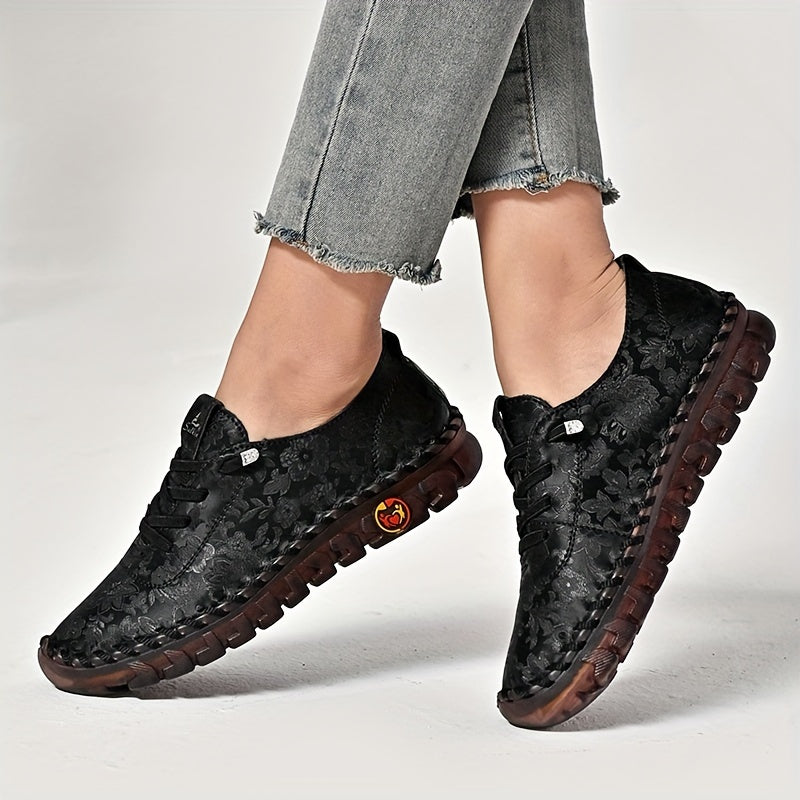 Zapatillas Elegantes con Detalles Florales y Suela con Corazón – Inspiradas en el Amor Maternal