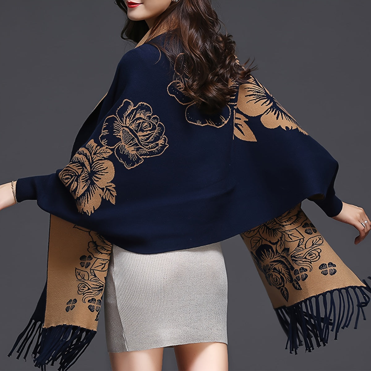š§£ Chal Elegante de Jacquard con Flecos ā Estilo Capa para OtoƱo e Invierno
