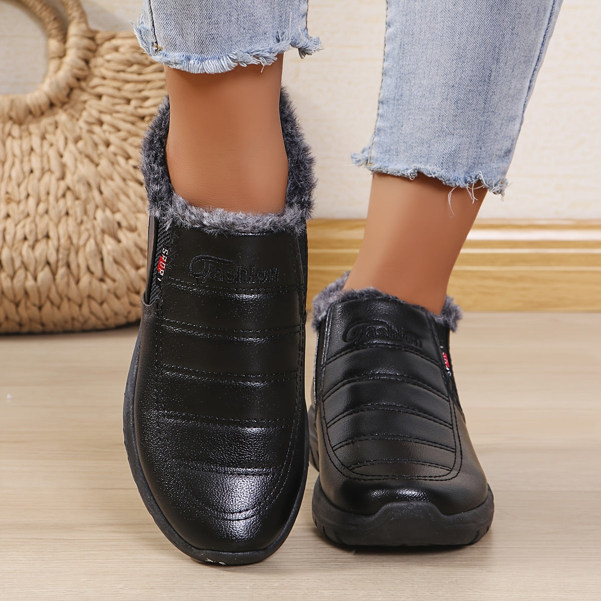 Descubre nuestros nuevos zapatos de invierno para mujer: ideales para exteriores, impermeables, antideslizantes y ultra cómodos. Con forro polar, te mantienen cálida y lista para cualquier aventura invernal.