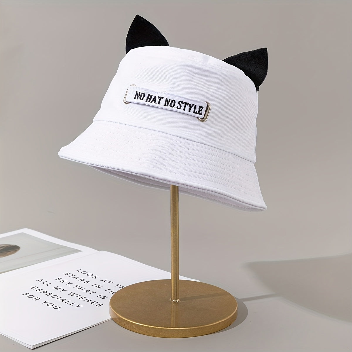 Gorra Bucket Negra con Orejas de Gato 3D y Estilo Funky 🐱✨