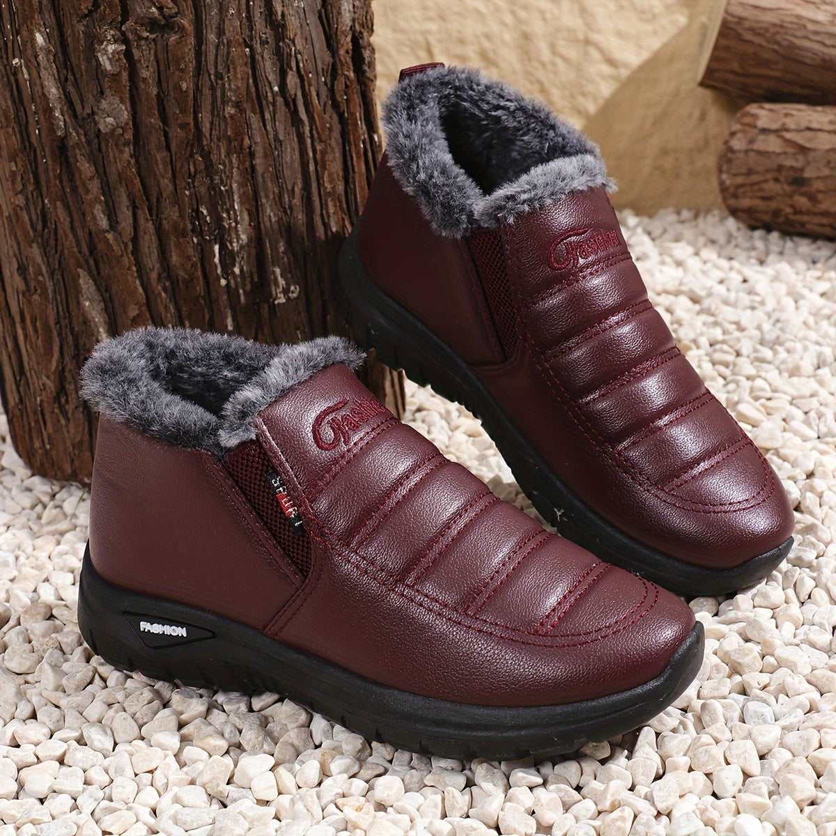 Descubre nuestros nuevos zapatos de invierno para mujer: ideales para exteriores, impermeables, antideslizantes y ultra cómodos. Con forro polar, te mantienen cálida y lista para cualquier aventura invernal.