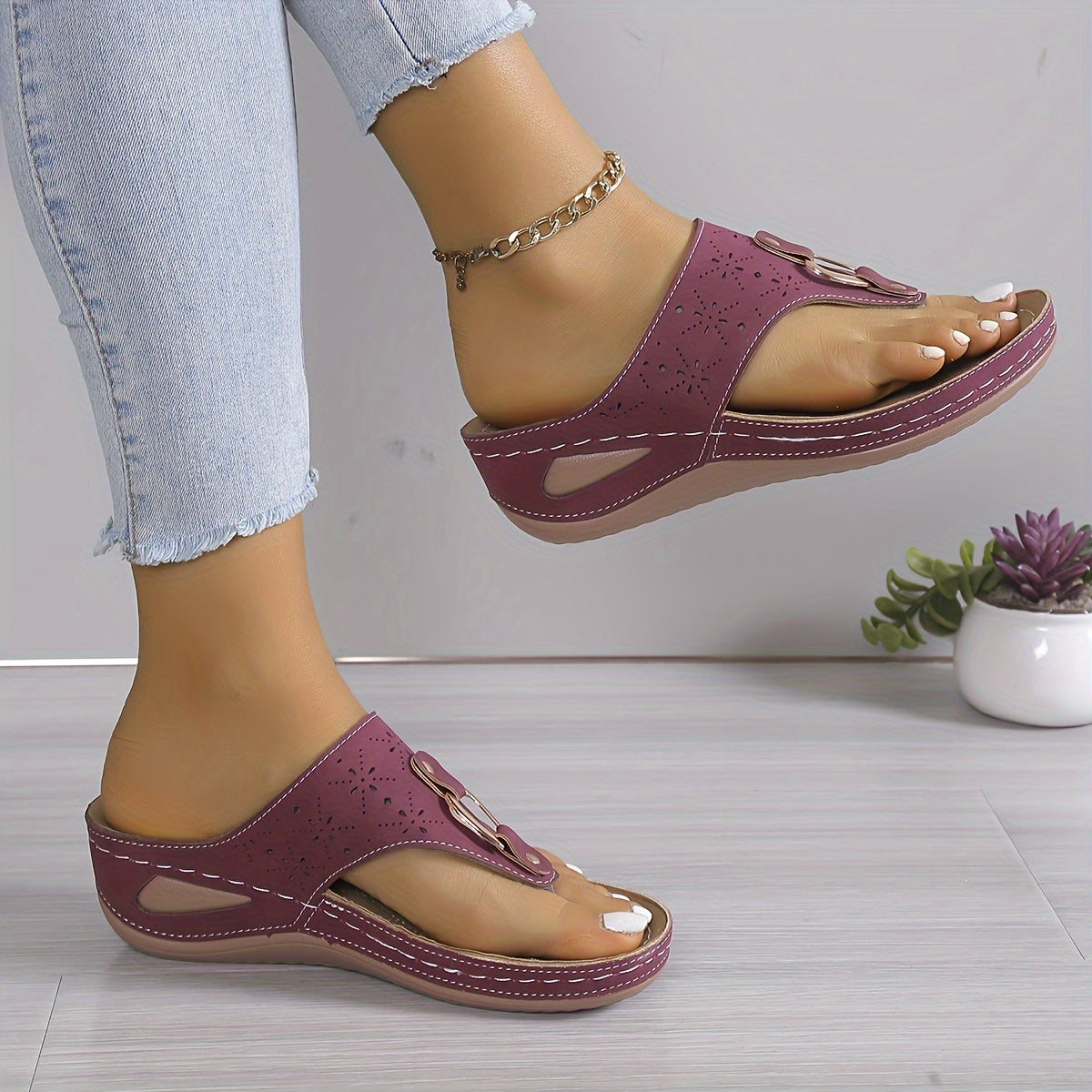 Chanclas elegantes con tacón de cuña