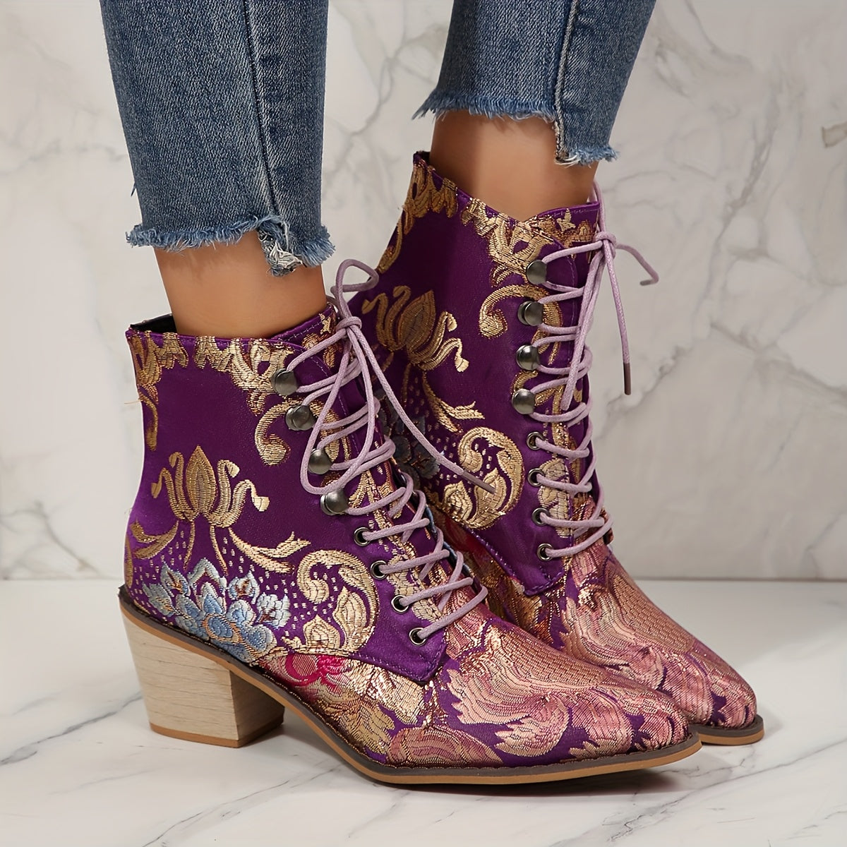 🌹 Botines con Bordado Floral y Tacón Alto para Mujer – Encanto Europeo y Pasos con Personalidad 🌹