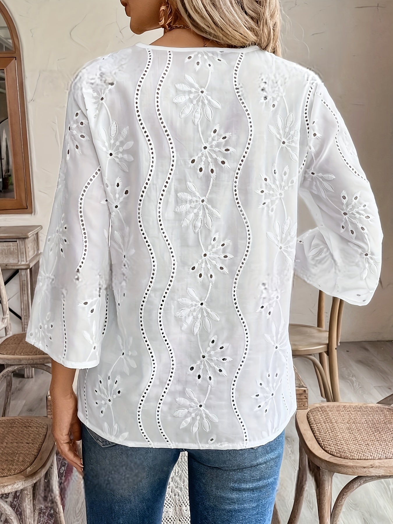 🌸 Blusa Elegante de Cuello Notch con Ojales para Mujer – Una Prenda Sofisticada para la Primavera y el Otoño 🌿