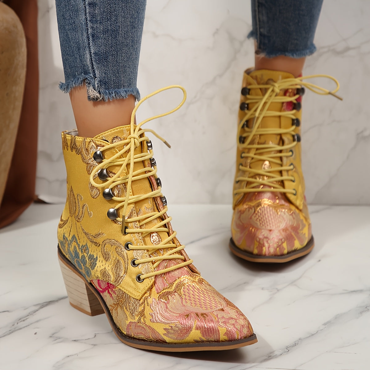 🌹 Botines con Bordado Floral y Tacón Alto para Mujer – Encanto Europeo y Pasos con Personalidad 🌹