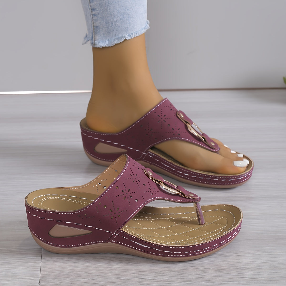 Chanclas elegantes con tacón de cuña