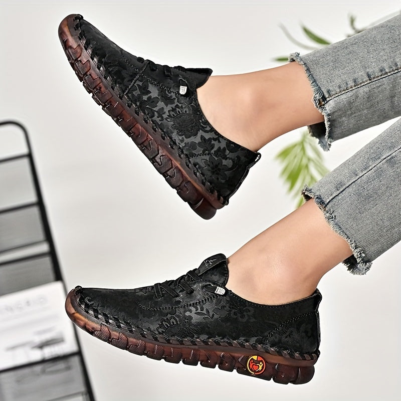 Zapatillas Elegantes con Detalles Florales y Suela con Corazón – Inspiradas en el Amor Maternal
