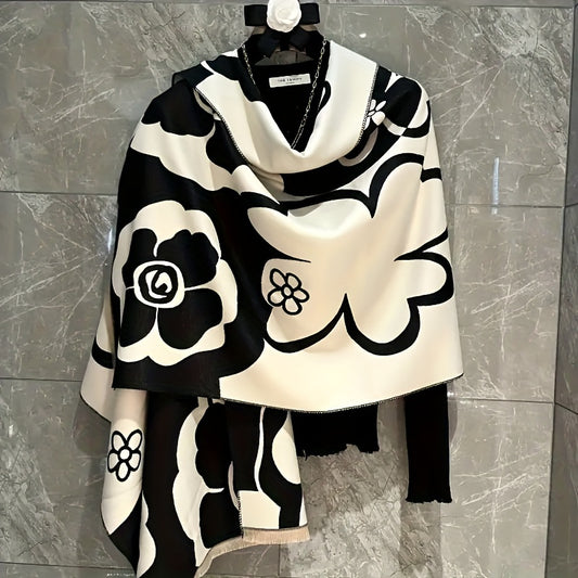 🌸 Chal Bohemio con Flores de Camelia en Blanco y Negro – Elegancia Atemporal para Mujeres Románticas