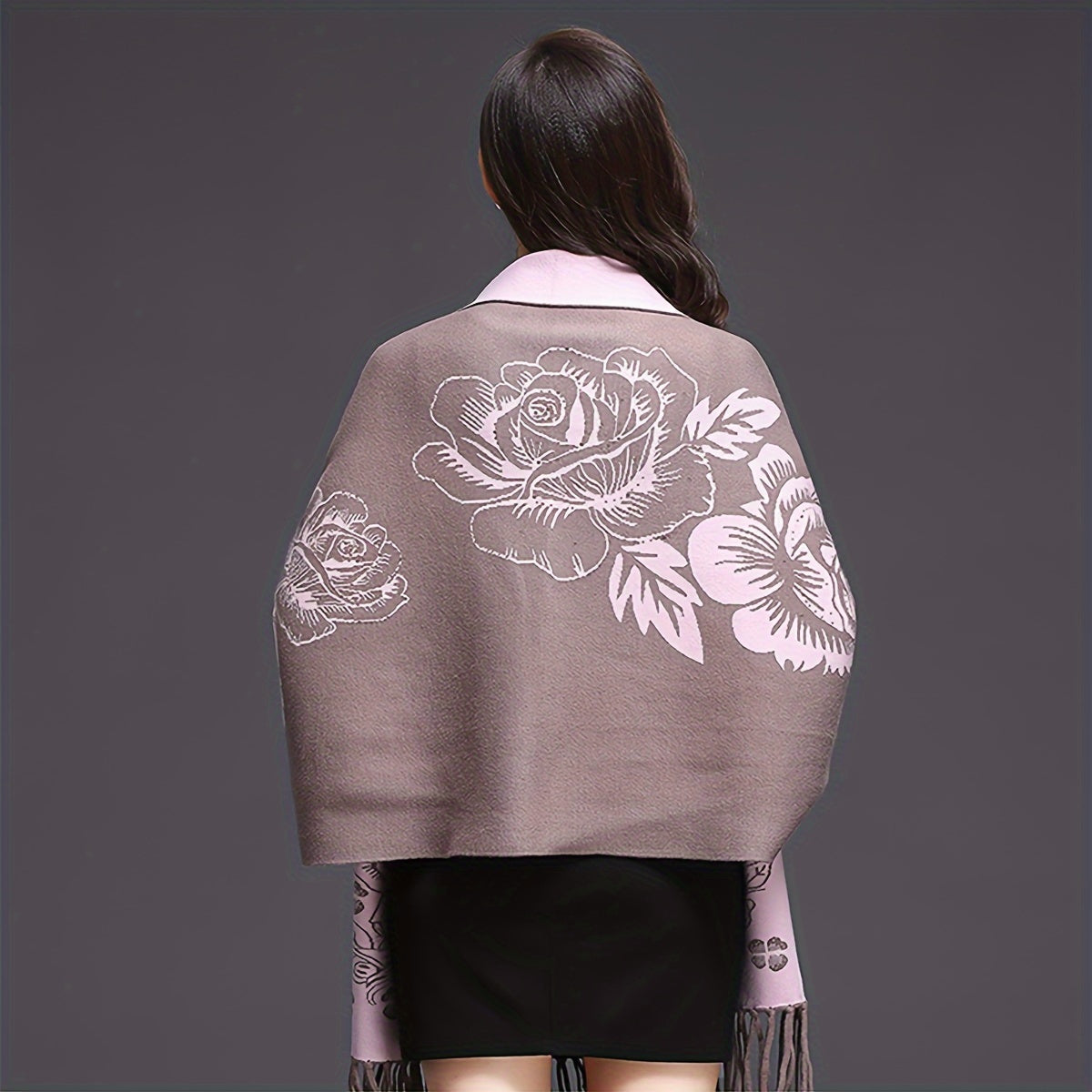 🧣 Chal Elegante de Jacquard con Flecos – Estilo Capa para Otoño e Invierno