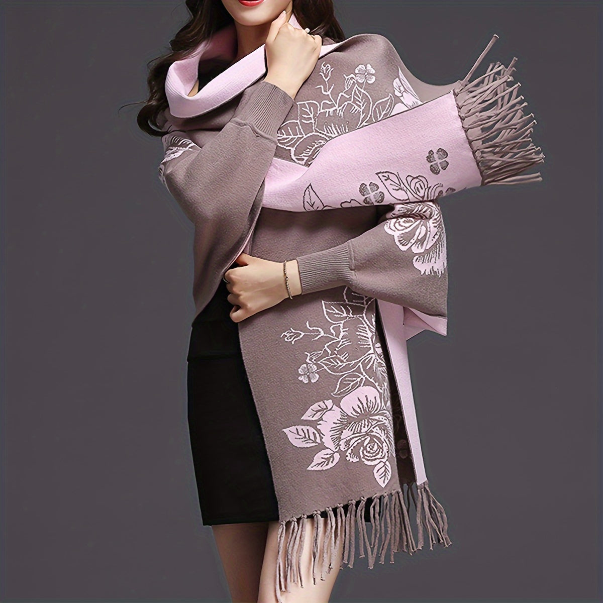 🧣 Chal Elegante de Jacquard con Flecos – Estilo Capa para Otoño e Invierno