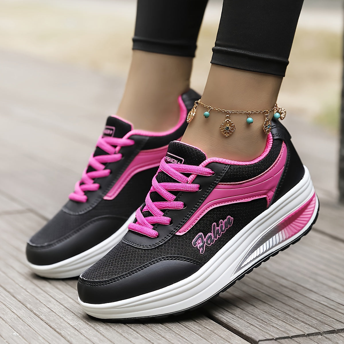 ¡Descubre el confort y el estilo en cada paso! Nuestras zapatillas de malla transpirable con plataforma y cordones combinan un diseño casual y moderno, perfectas para exteriores. Disponibles en tallas grandes.