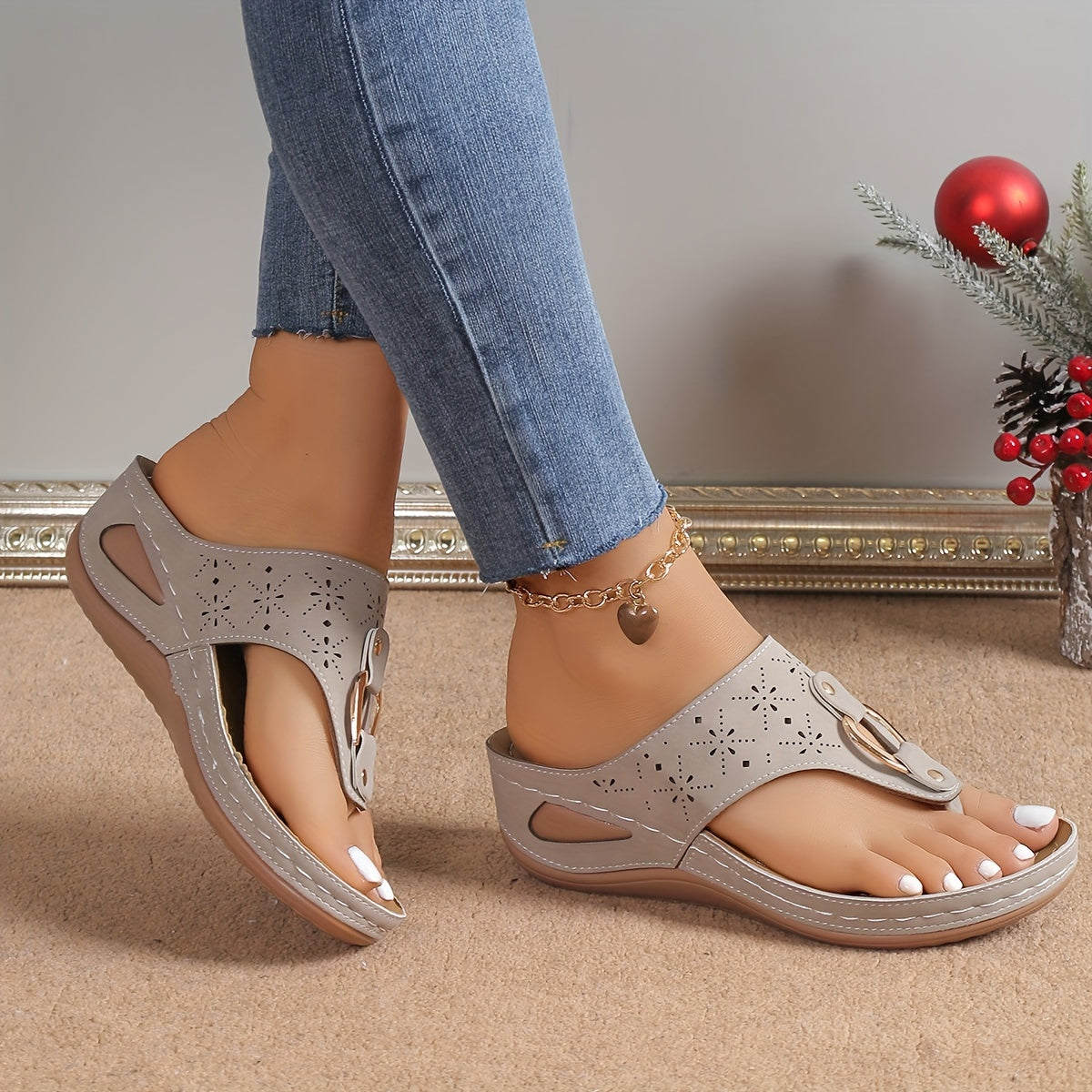 Chanclas elegantes con tacón de cuña