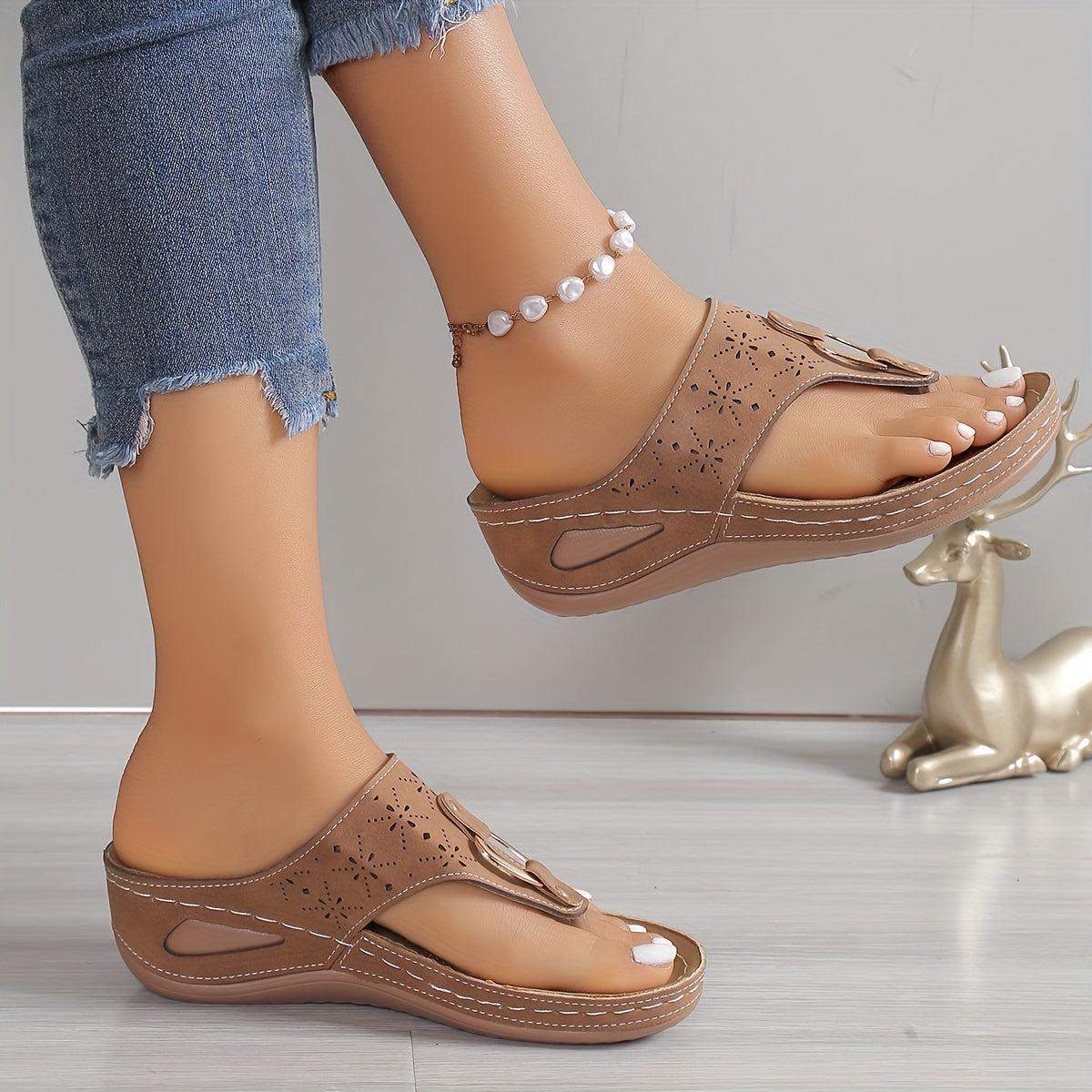 Chanclas elegantes con tacón de cuña