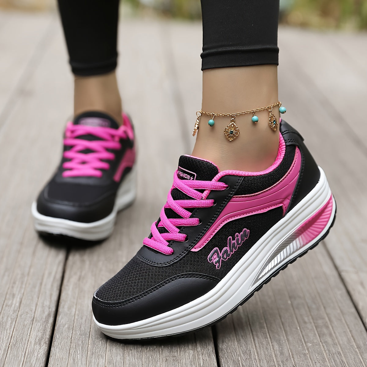 ¡Descubre el confort y el estilo en cada paso! Nuestras zapatillas de malla transpirable con plataforma y cordones combinan un diseño casual y moderno, perfectas para exteriores. Disponibles en tallas grandes.